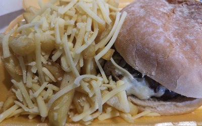 Cheese Burger with Cheesy Chips