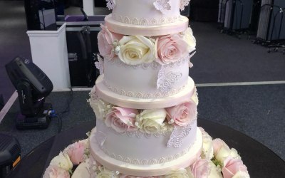 Stunning wedding cake 