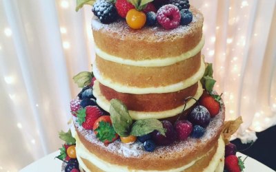 Oh my - a naked cake at it's best!