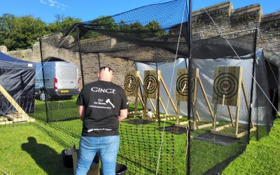 Ginge getting ready to do his thing at a festival