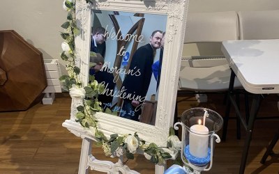 Our stunning easel set up. Various mirror and easels available to chose from.