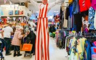 Juggling stilt walker 