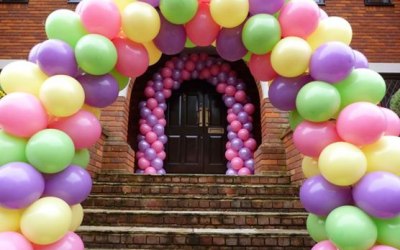 pastel spiral balloon arch