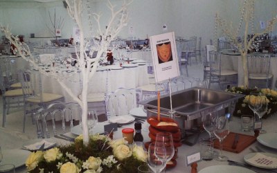 Top table arrangement for a winter wedding