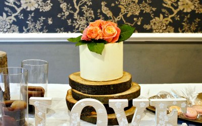 Rustic theme wedding setting 