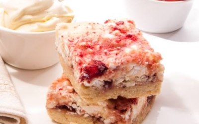 Eton Mess Boutique Cake by Nom Cake