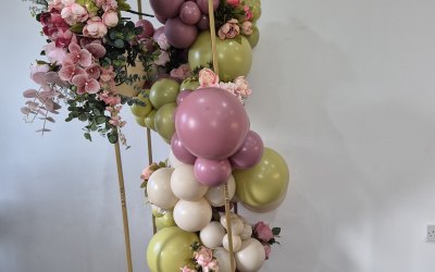 Gold plinth with balloons or can be dressed with a sequin wall  ! This offers  so many options a is budget friendly!  Gold plinth with balloons or can be dressed with a sequin wall  ! This offers  so many options a is budget friendly!