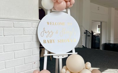 Welcome sign easel with balloon decor 