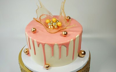 Drip Cake with handmade splash  