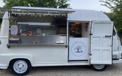 MEET "GLORIA" OUR BEAUTIFUF VINTAGE FOOD TRUCK