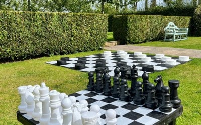 Giant games