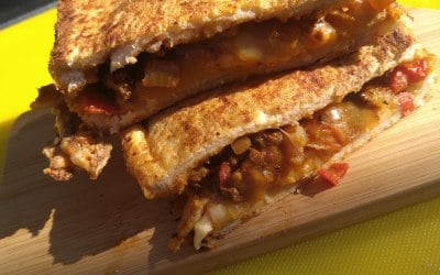 Mature cheddar, mozzarella con carne grill