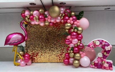 Gold shimmer wall and balloon garland