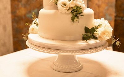 We decorate Cakes with fresh & artificial flowers We decorate Cakes with fresh & artificial flowers