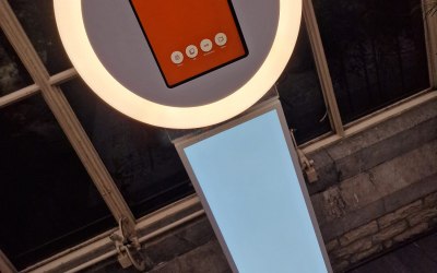 Circle Selfie Mirror Photobooth