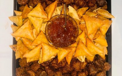 Indian platter with mango chutney & mini poppadoms  
