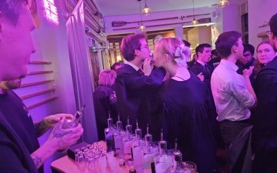 A modest gathering of 100 students wanting shots