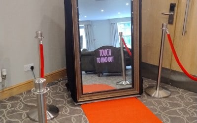 Capture the moments with our photo mirrors, Pods or 360 photo booth