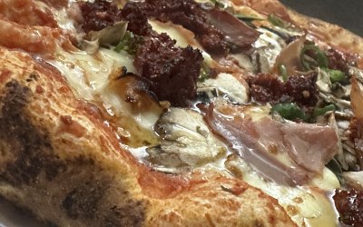 Ndjua, smoked ham with chilli pizza