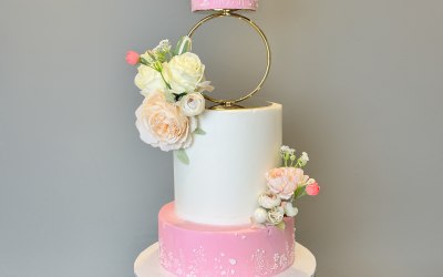 Classy pink and white wedding cake