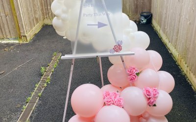 Personalised Welcome Sign & Easel With Balloon Garland 
