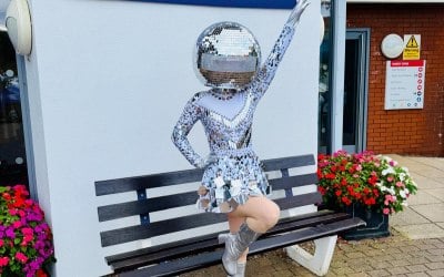 DISCO BALL HEAD DANCERS DISCO BALL HEAD DANCERS