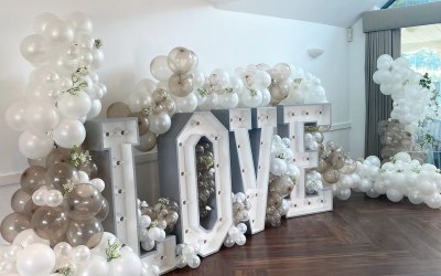 Led love letters with balloons