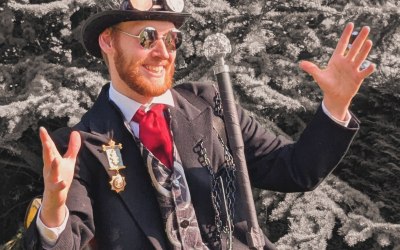 Steam Punk Stilt-Walker