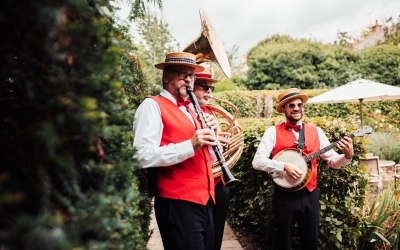 A wedding parade with Silk Street Jazz