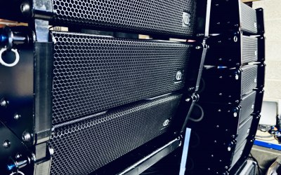 Line array hire for audiences from 400 to 2000 people.