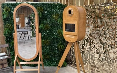 Mirror Booth - Rustic Pod
