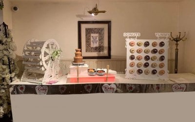Chocolate fountain’s doughnut wall sweety Ferris wheel 