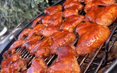 Smoked and glazed chicken wings