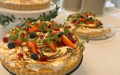 lemon. and meringue cake 