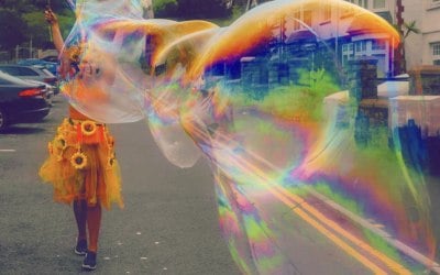 Giant bubbles 