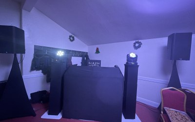 Dj setup black with trusses 