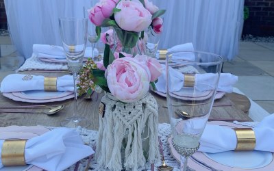 Picnic table decor