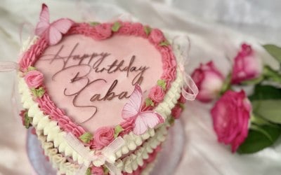 Vintage heart cake