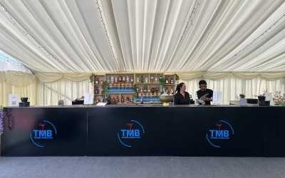 Bar in Action (Black option)