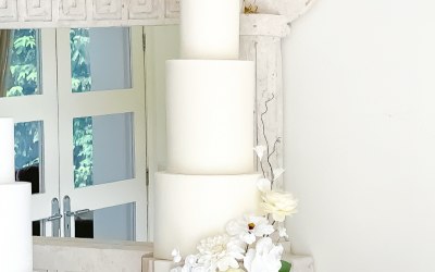 Sugar flowers wedding cake