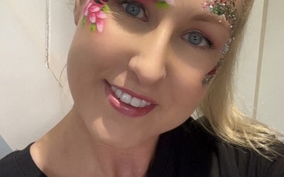 Paint, glitter and gems look! 