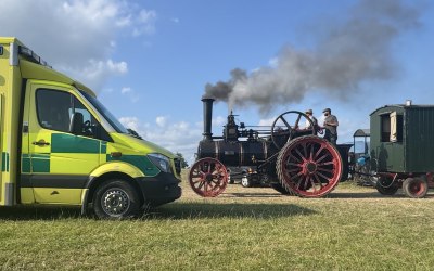 Steam meets diesel 