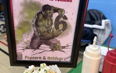 Flavoured and coloured popcorn 