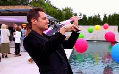 Roaming Violinist