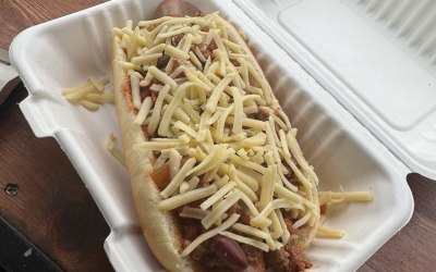 Chilli and cheese hotdog 