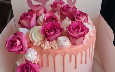 Fresh Roses and Meringues Drip Cake