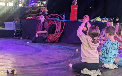 Our famous 7 steps to 3 ball juggling fast track learning workshops!
