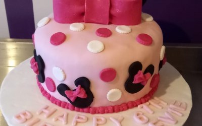 Minnie mouse celebration cake
