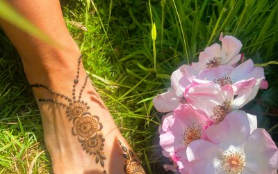 Simple & elegant feet