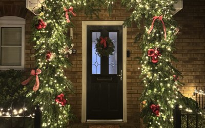 Fresh Christmas Fur Garland with decor